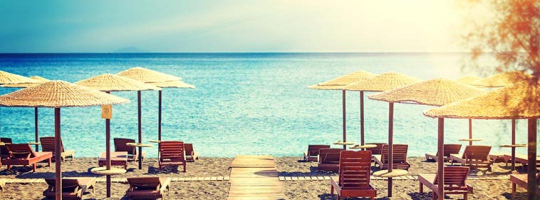 Liegestuehle am Strand