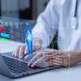 Ai Healthcare Technologiekonzept mit professionellem Arzt unter Verwendung digitaler Daten, moderner Medizin, Patientenversorgung, intelligentem Gesundheitssystem und medizinischer Innovation.